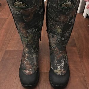 Brand new heavy duty boots